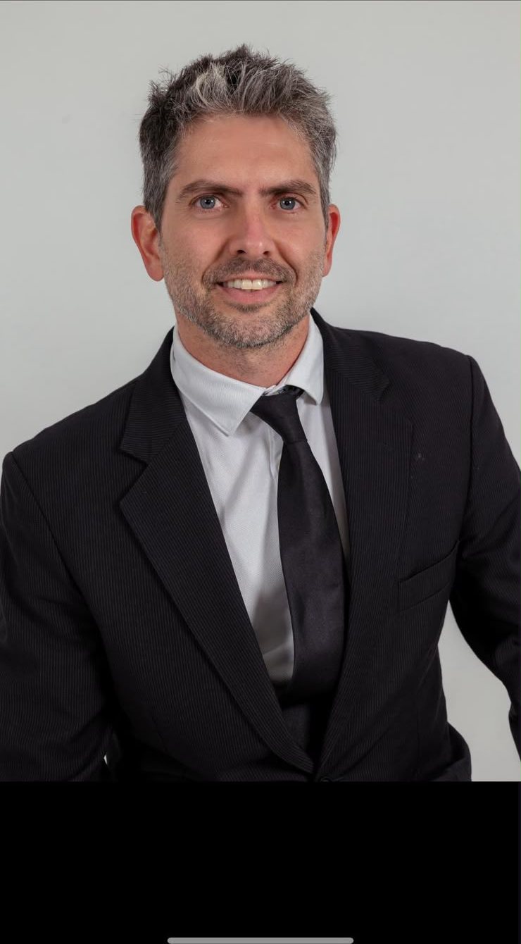 Dr. Johnny Carvalho